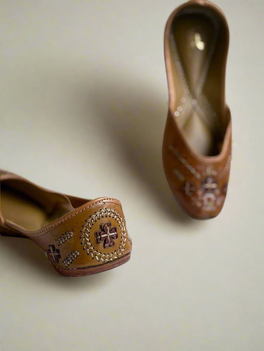 Classic Caramel Juttis