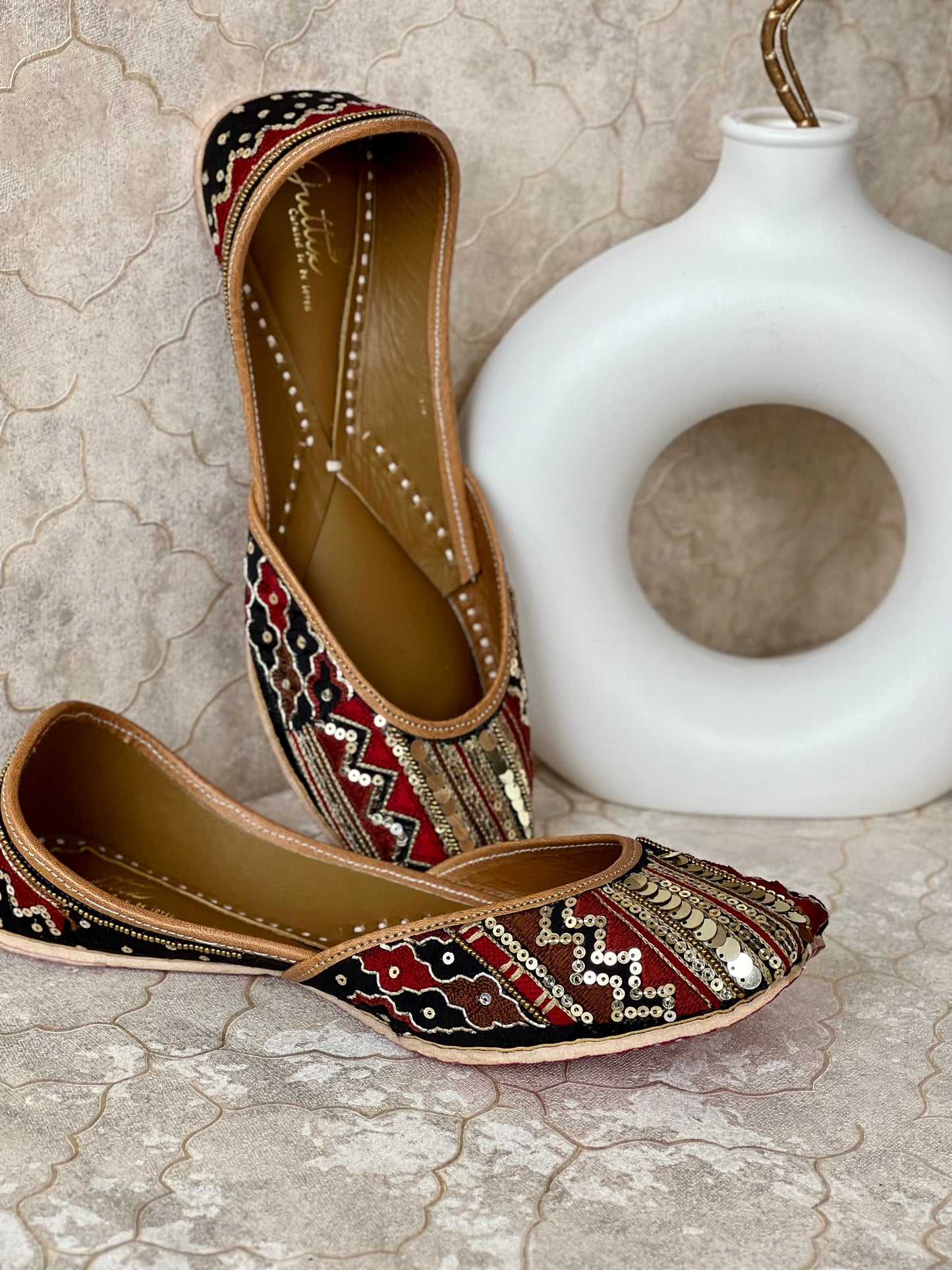 Bohemian Juttis