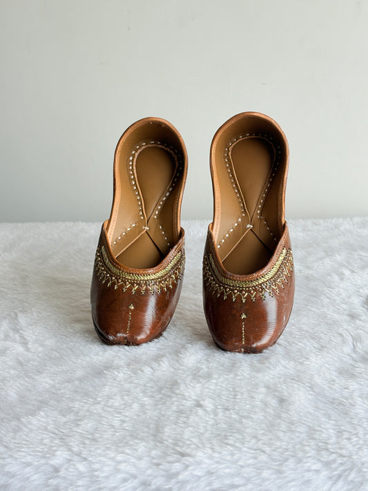 Kanak Brown Juttis