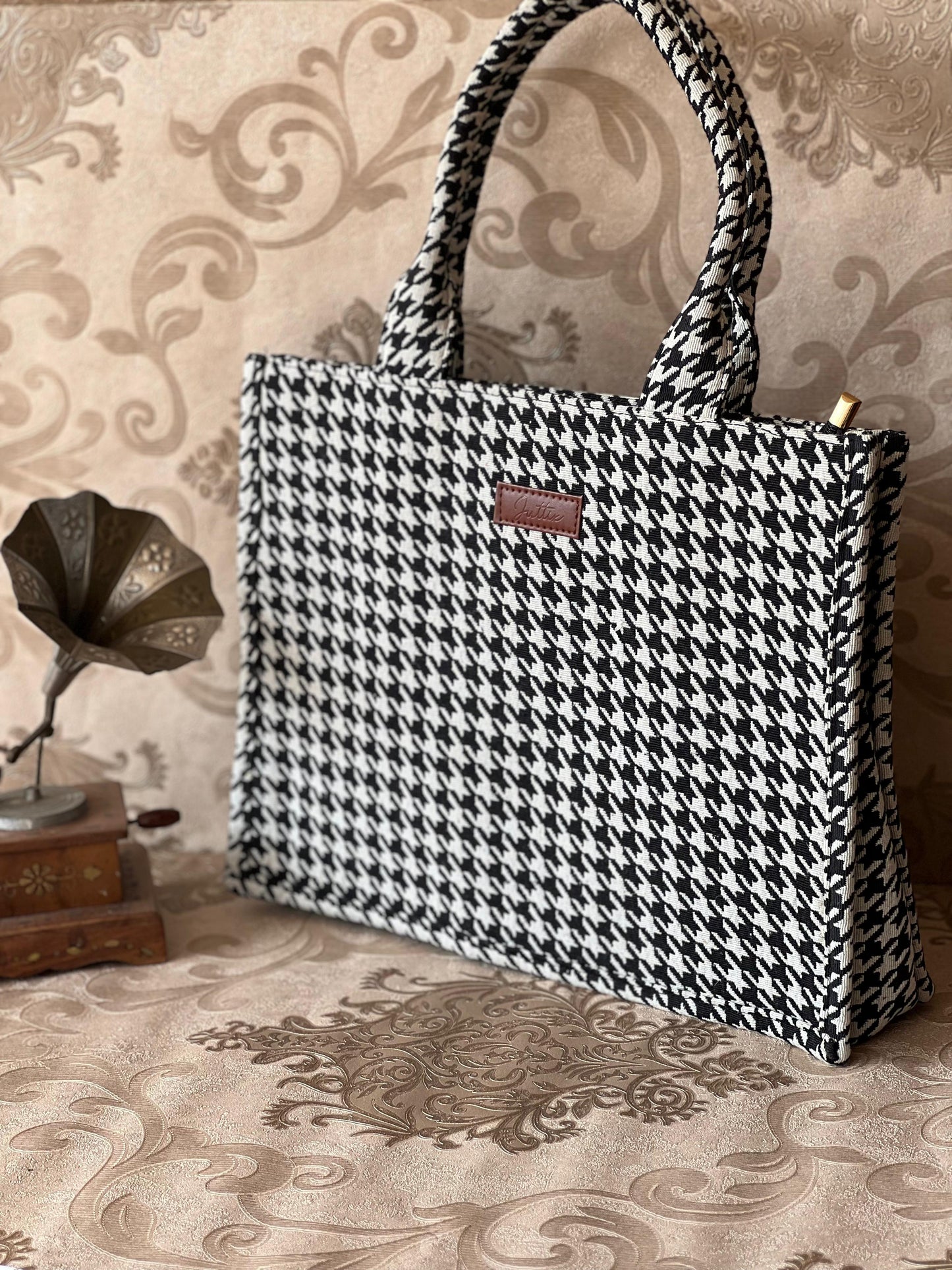 Chevrlon Totes Bag