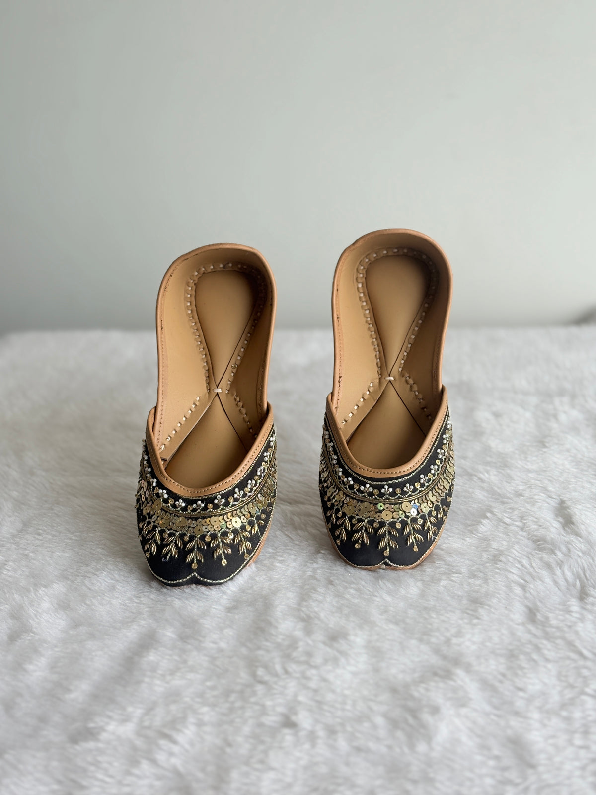 Noor black and gold embellished juttis