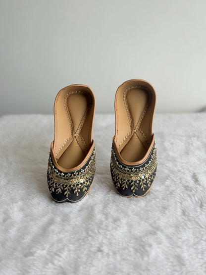 Noor black and gold embellished juttis