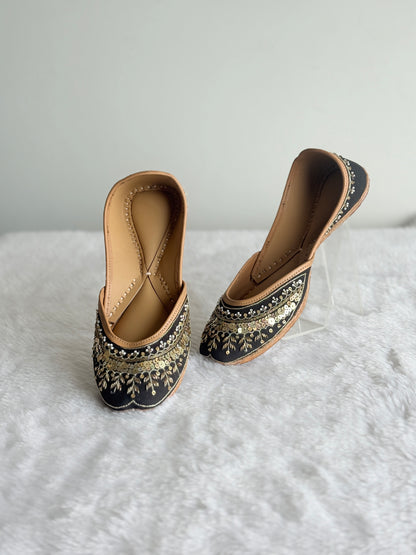 Noor black and gold juttis, alternate view