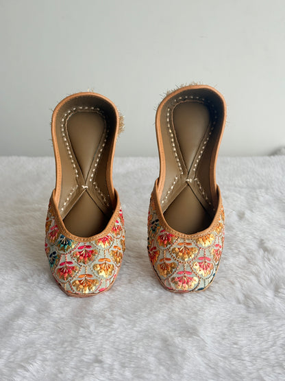 Rang Mahal Juttis, embroidered pair
