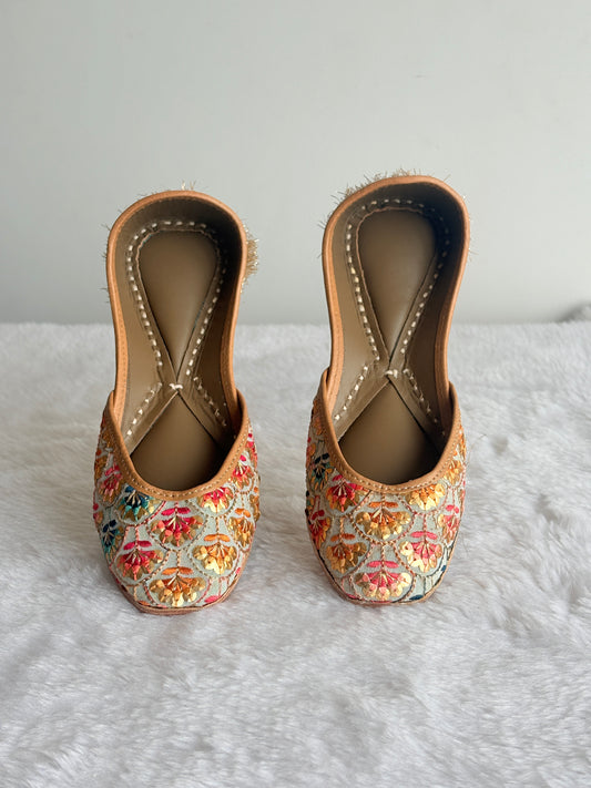 Rang Mahal Juttis, embroidered pair