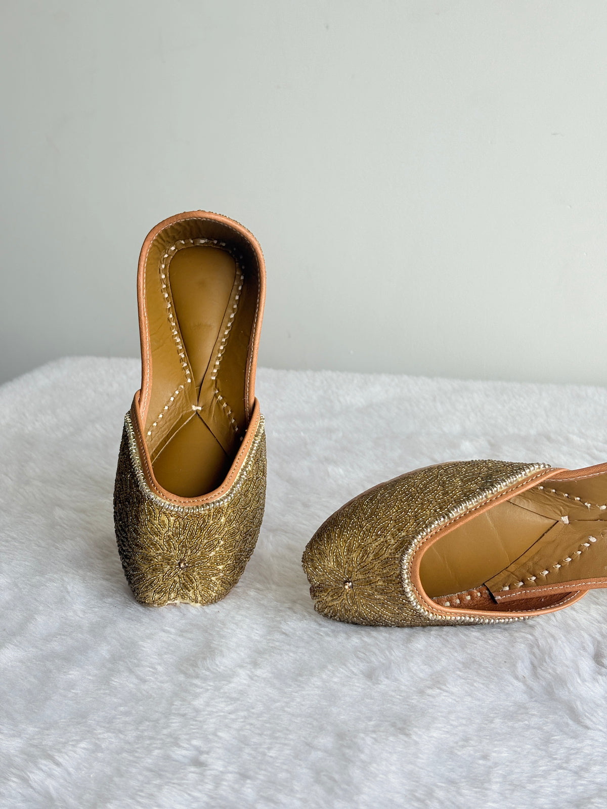 Aurelia Gold Juttis viewed from above