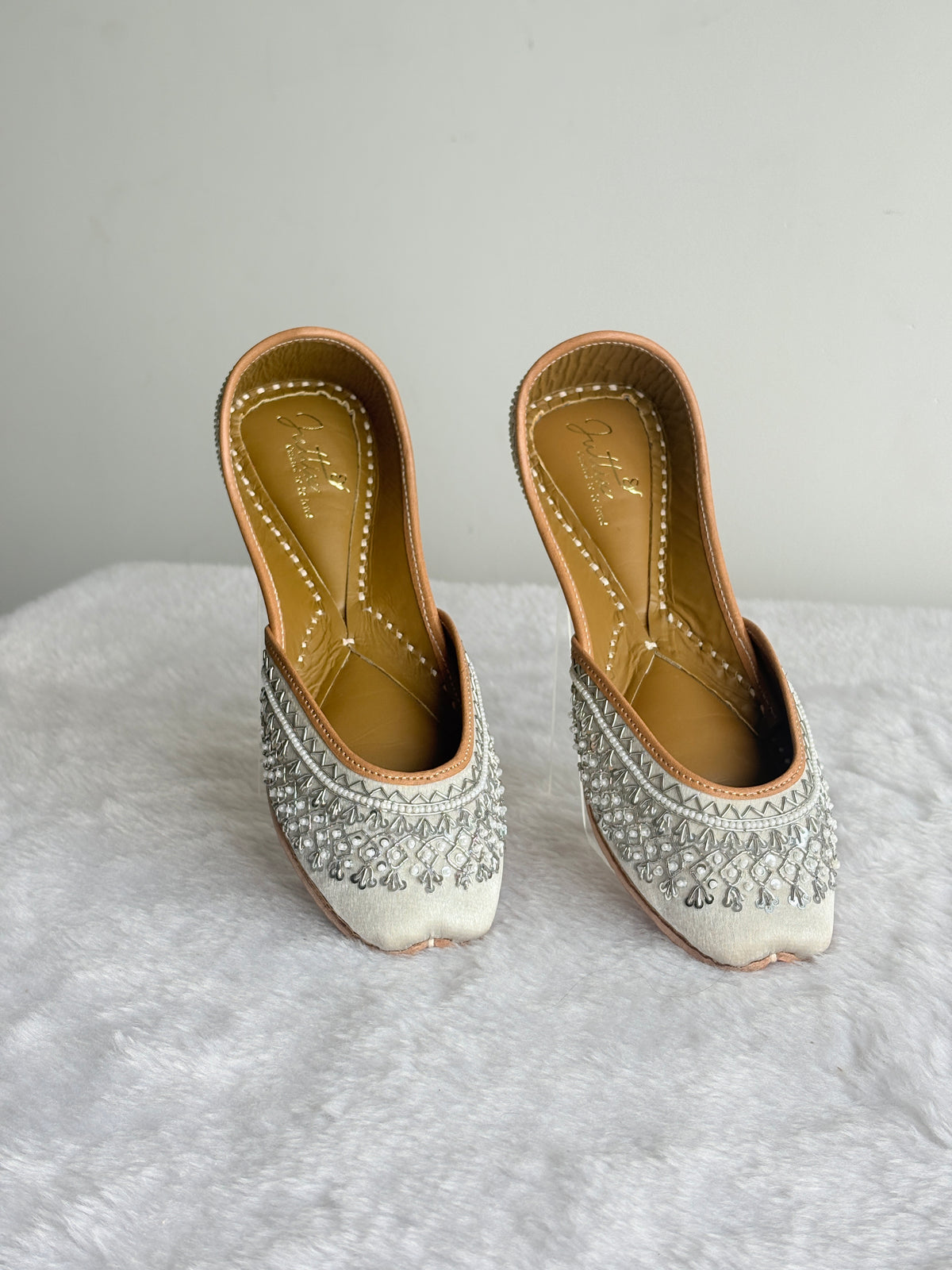 Chandni Silver Juttis displayed at an angle
