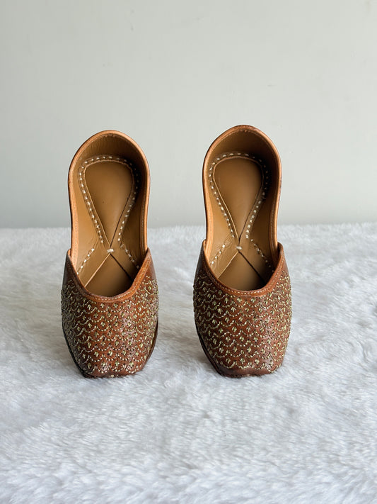 Caramel Gleam Juttis alternate view