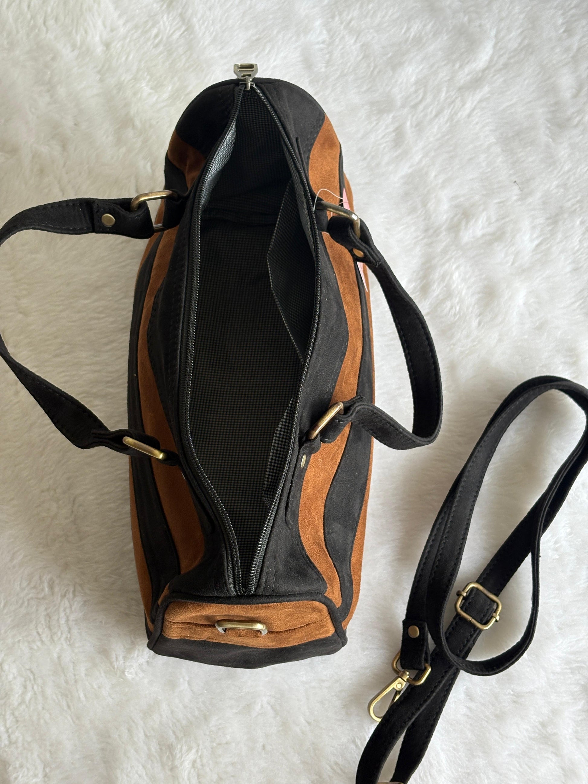 Weekend Duffel Shoulder Bag - interior detail